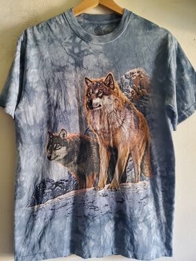 Wolf Graphic Tee in Blue with Brown Accents